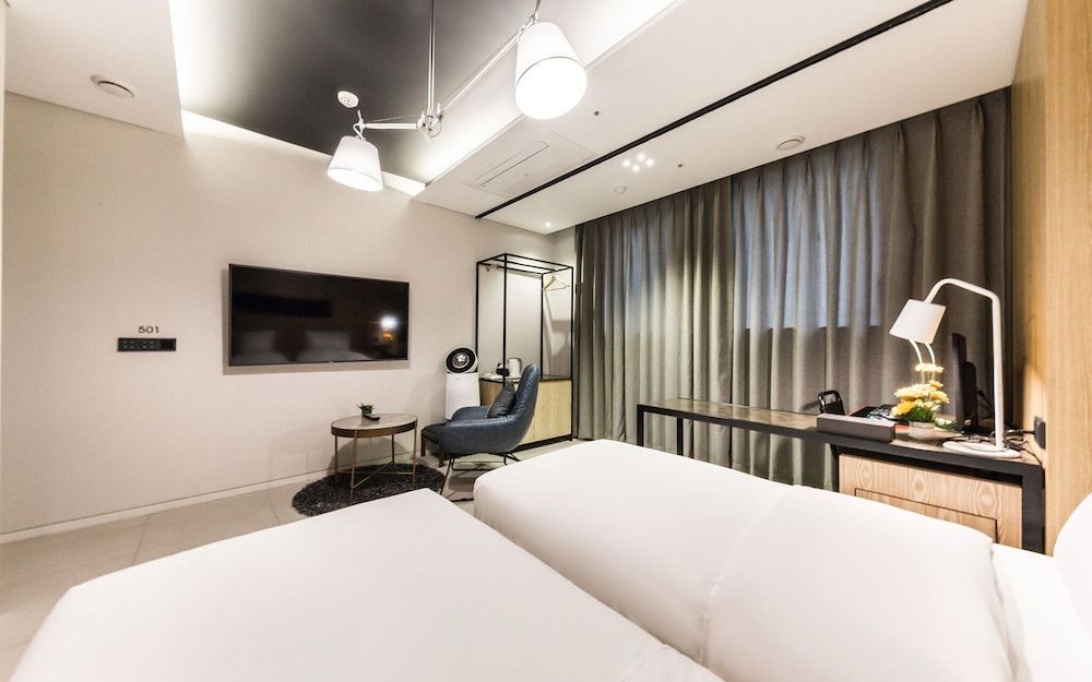 undefined Guro Cullinan 8