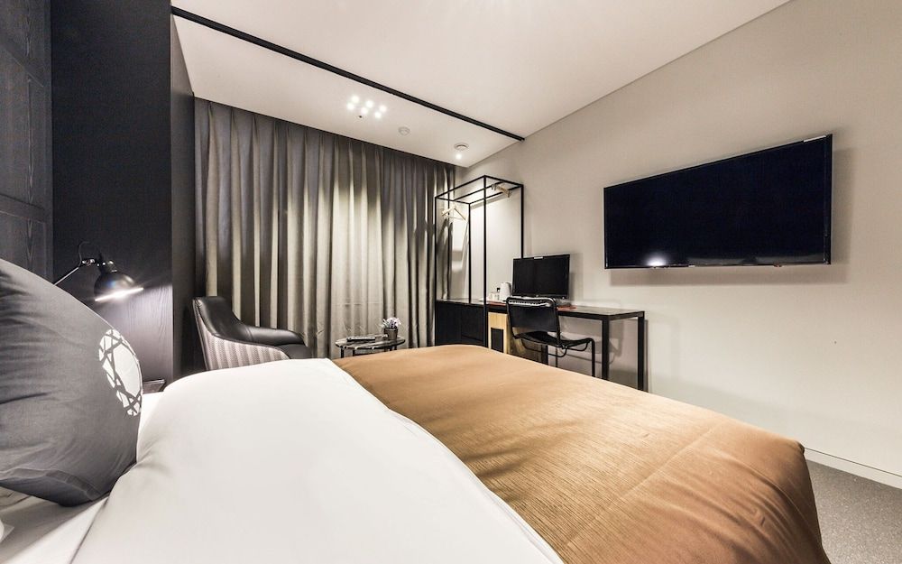 Guro Cullinan Room (Deluxe (50 inches + air purifier) (If) 11