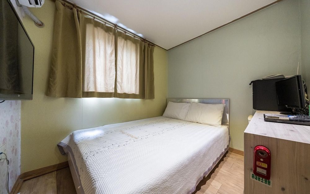 Jongno Shelagen Room (Standard Room)