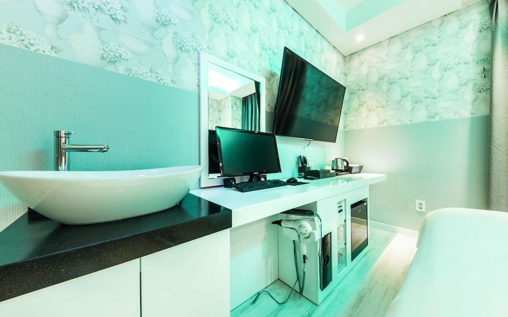 Cheonho La View Luxury Hotel Room (Standard Couple PC (High Performing G) 6