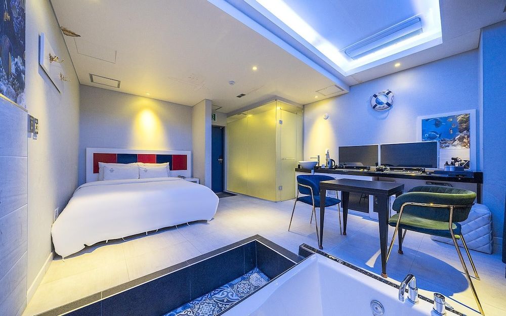 Cheonho La View Luxury Hotel Room (Premium couple PC (High Performing Ga) 10