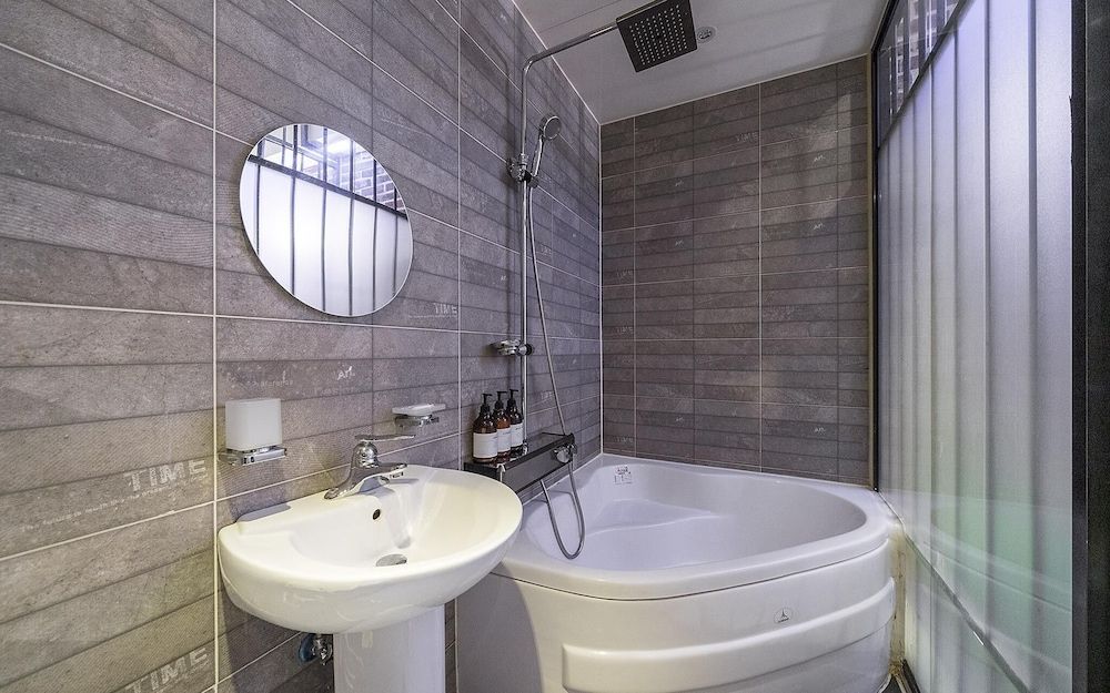 Cheonho La View Luxury Hotel Room (Premium couple PC (High Performing Ga) 8