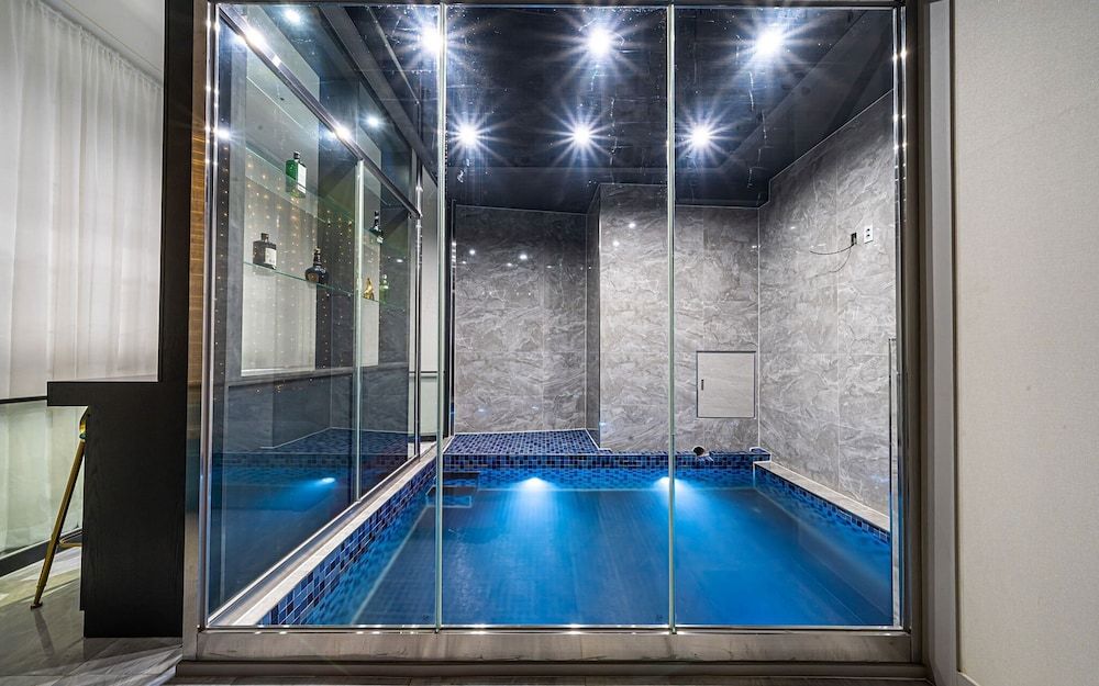 Cheonho La View Luxury Hotel Room (Party Room Royal Gold Private Pool (c) 4