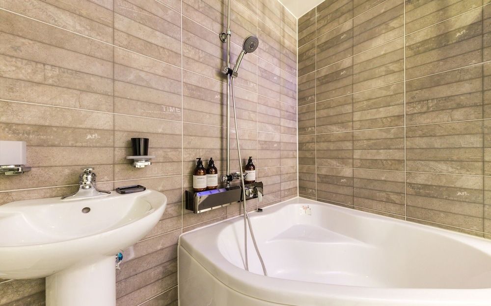 Cheonho La View Luxury Hotel Room (Premium couple PC (High Performing Ga) 5