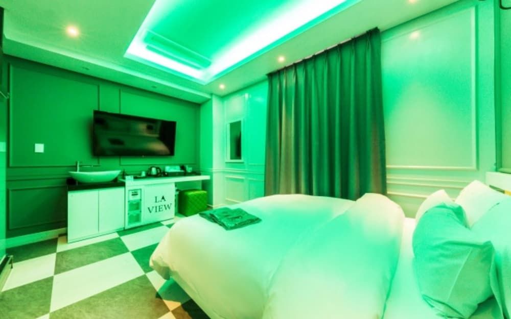 undefined Cheonho La View Luxury Hotel 8