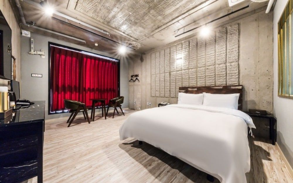 Doksan SI Hotel Room (Deluxe (NO PC 1 can of beer provided )