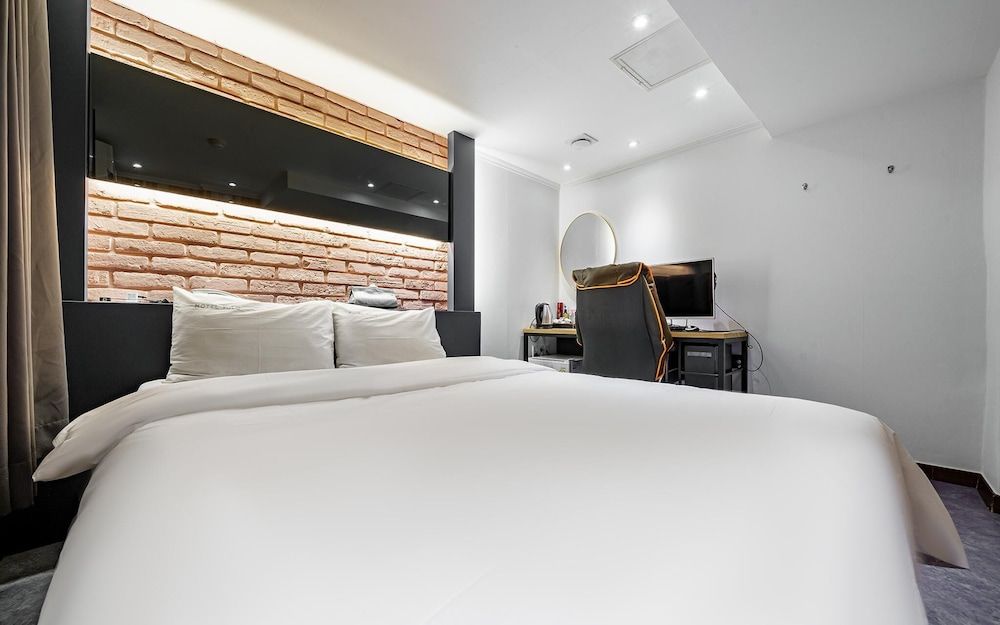 Yeongdeungpo Hotel Yolo Room (Comfortable Room  (High-end game pc N) 5
