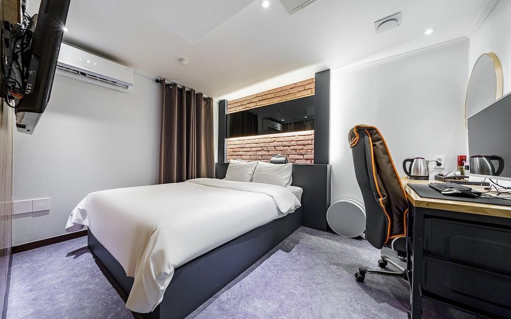 Yeongdeungpo Hotel Yolo Room (Comfortable Room  (High-end game pc N)
