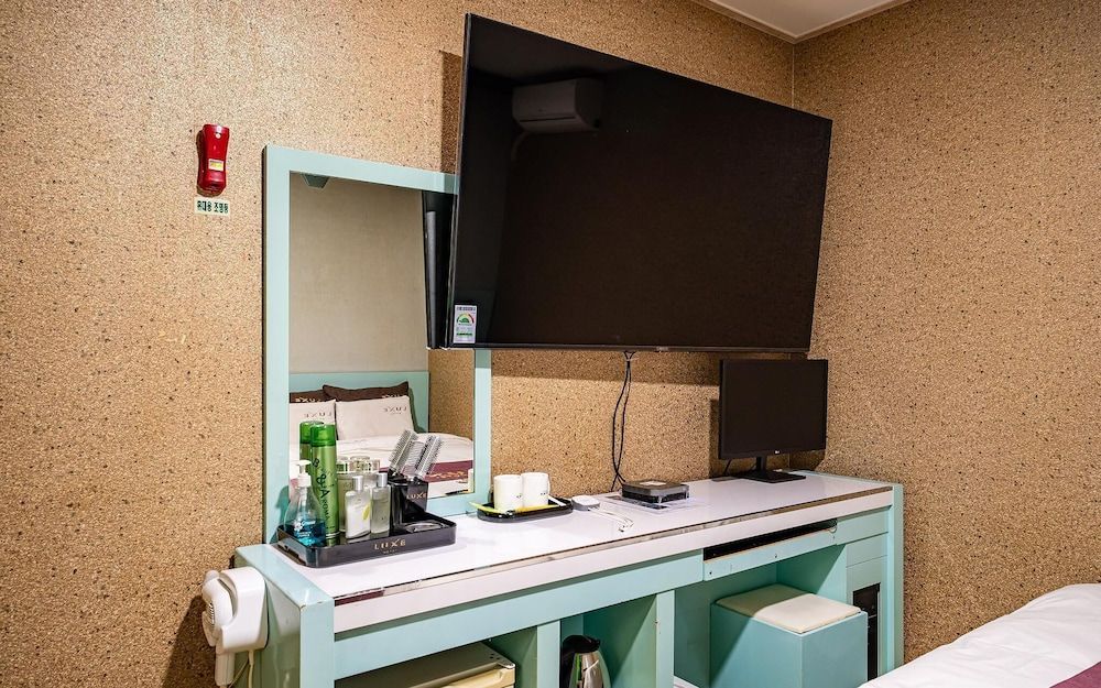 Dobong Lux Room (Standard room (65-inch TV / Netflix () 4
