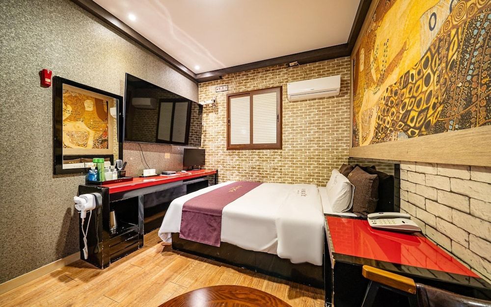 Dobong Lux Room (Standard room (65-inch TV / Netflix () 7