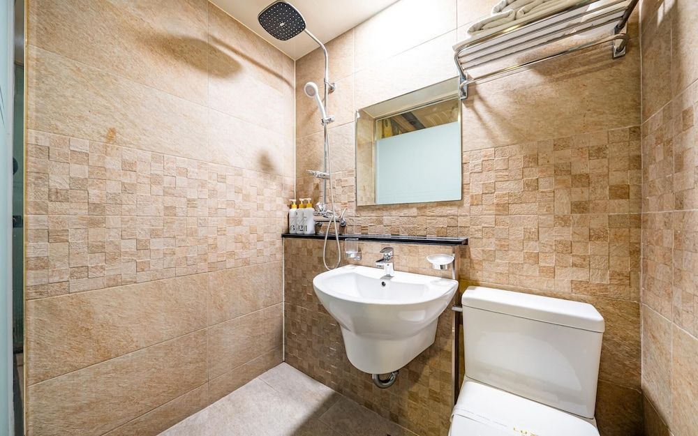 Dobong Lux Room (Standard room (65-inch TV / Netflix () 8