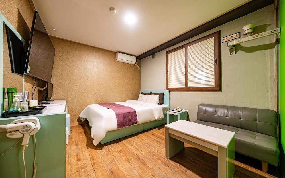 Dobong Lux Room (Standard room (65-inch TV / Netflix ()