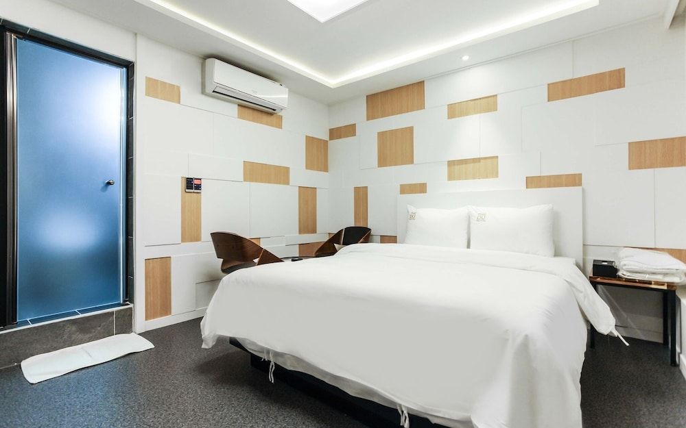 undefined Bulgwang DU Hotel 9