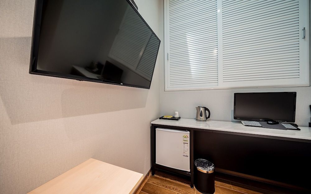 undefined Yeonsinnae MAC 7