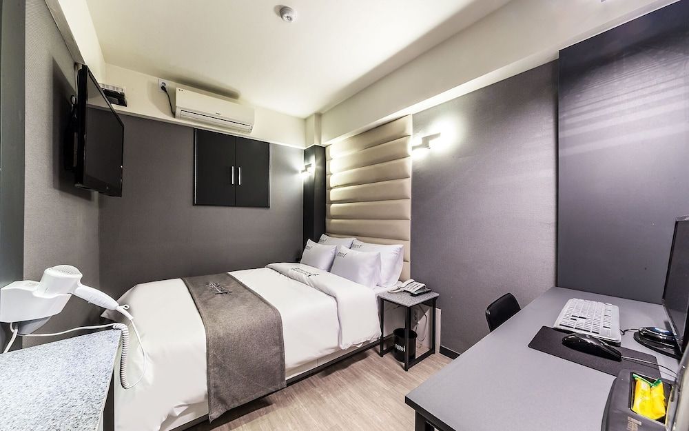 Gueui Form Room (General room - for provincial preserv) 7