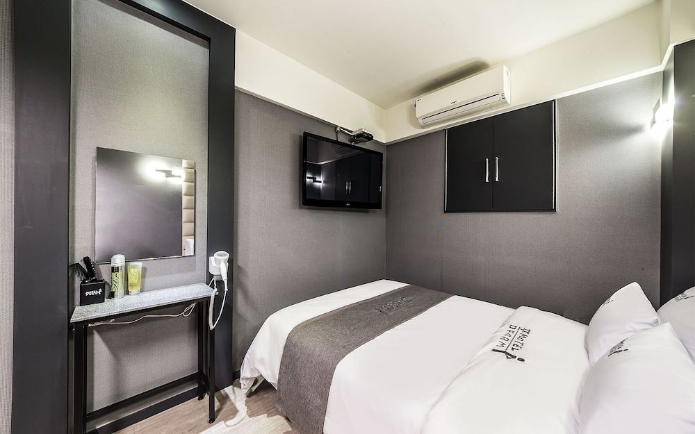 Gueui Form Room (General room - for provincial preserv) 8