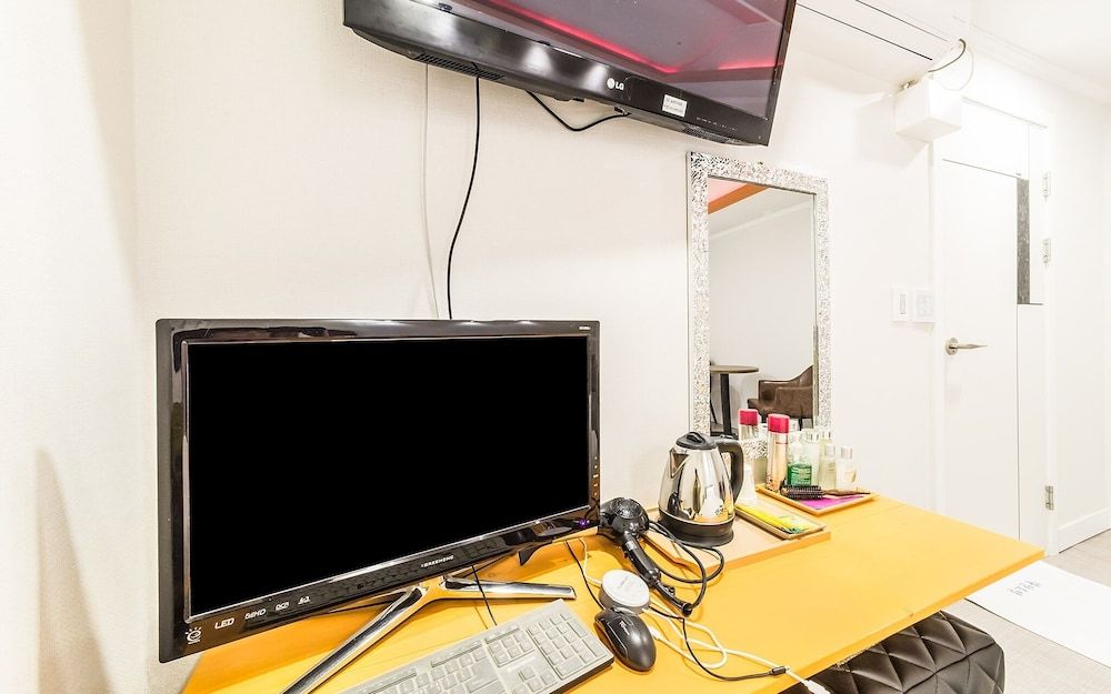 undefined Jangan White 7