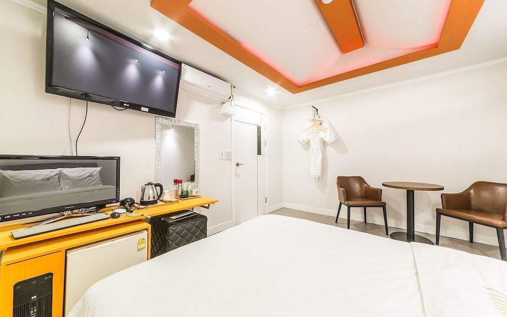 undefined Jangan White 5