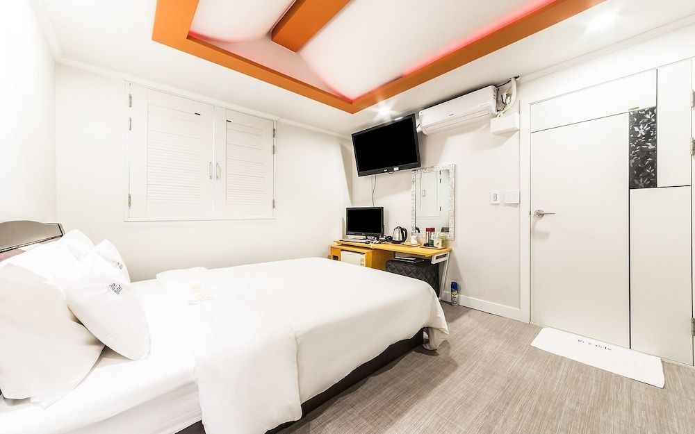 undefined Jangan White 6