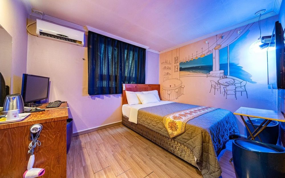 Cheonho Orange Room (Picture mural room late check-out at ) 8