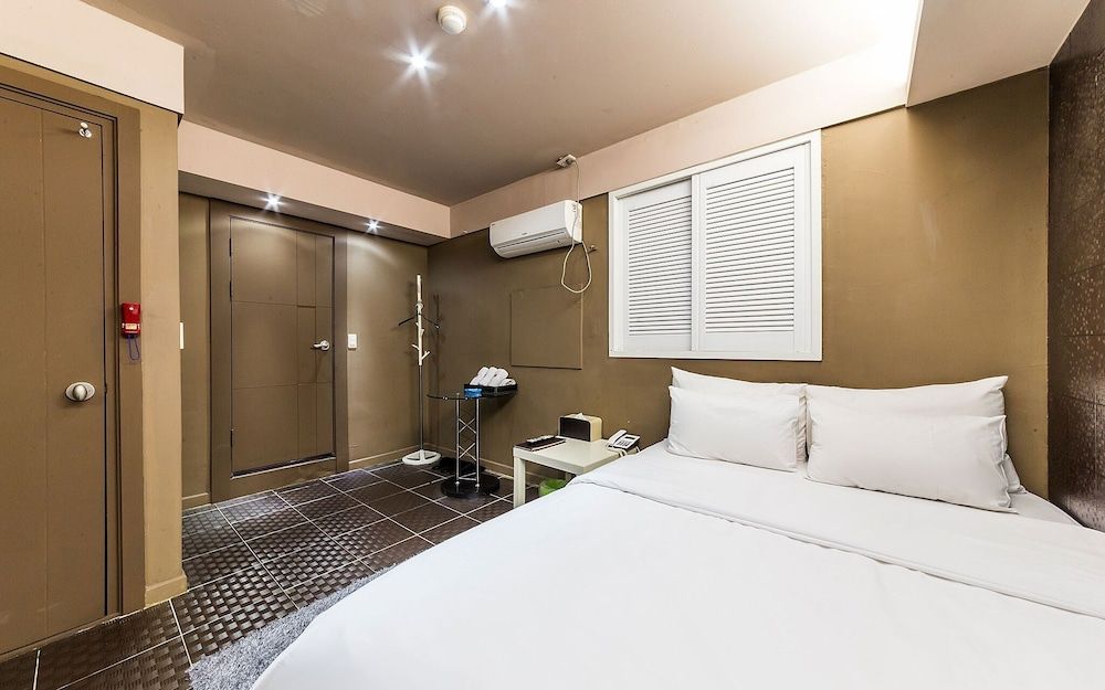 undefined Shinchon Chic 8