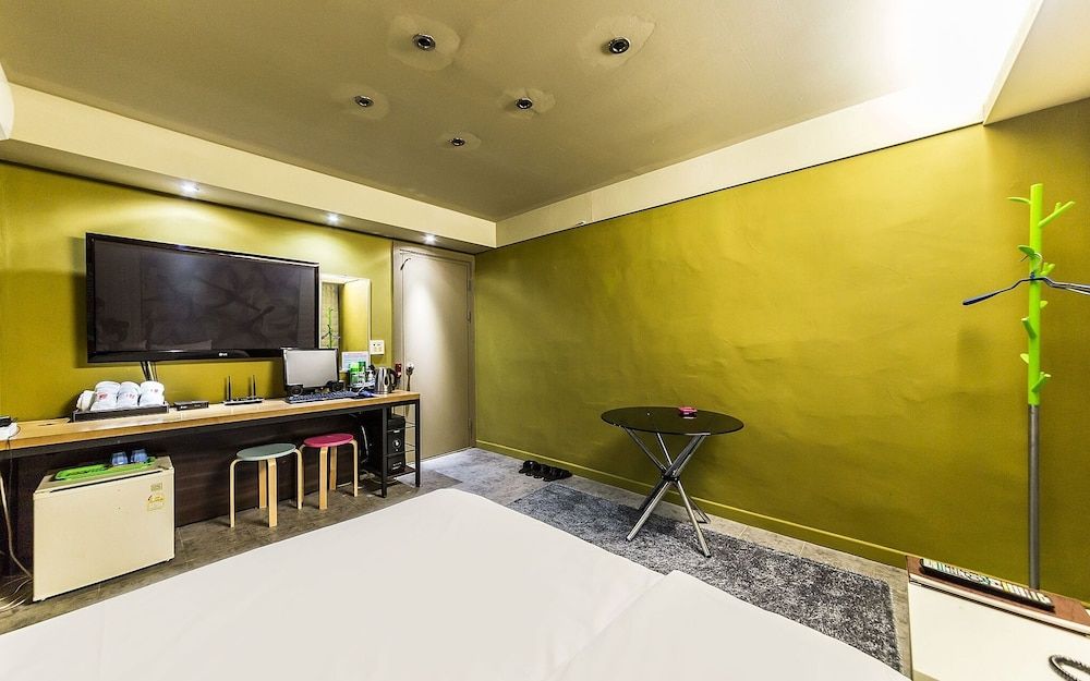 undefined Shinchon Chic 3