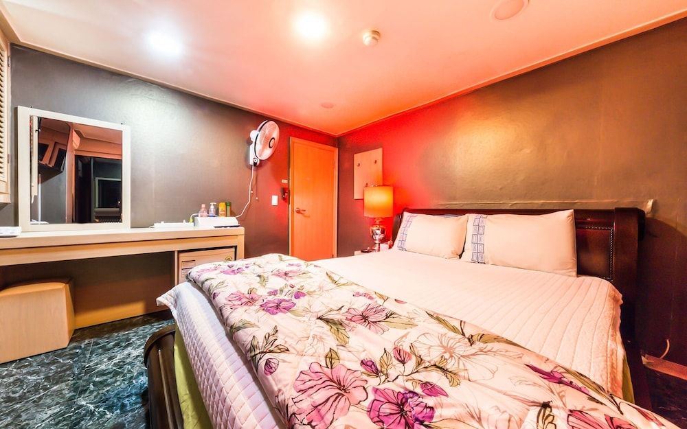 undefined Yeongdeungpo Market Max Motel 9