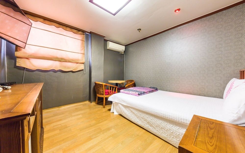 Yeongdeungpo Market Max Motel Room (Standard Room)