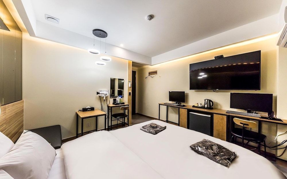 Jangan Hotel A366 Room (Premium (Netflix Available)) 12