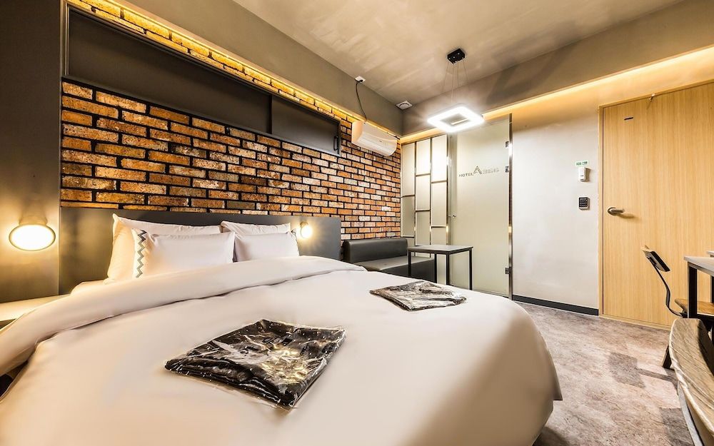 Jangan Hotel A366 Room (Royal Premium (View Netflix)) 8