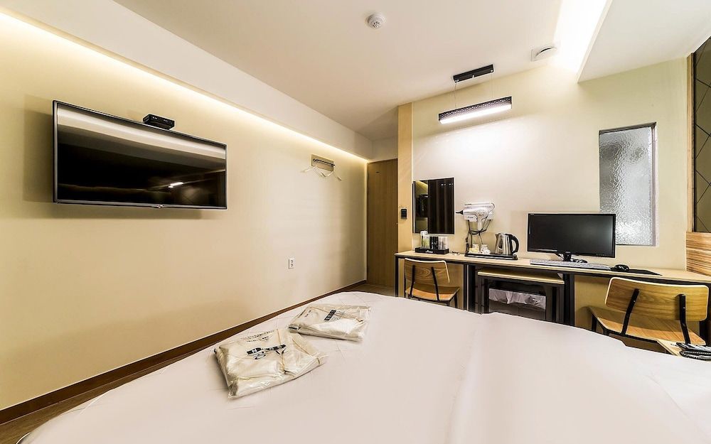 Jangan Hotel A366 Room (Deluxe (Netflix Available)) 12