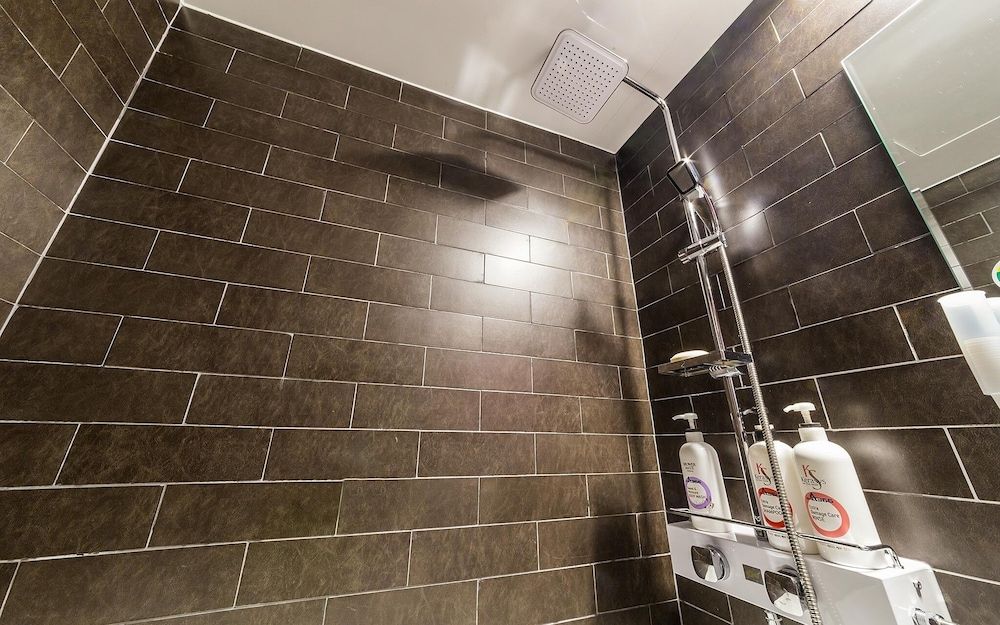 Jangan Hotel A366 Room (Deluxe (Netflix Available)) 16