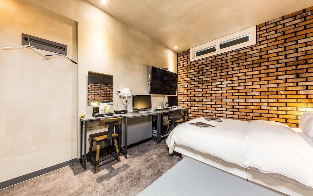 Jangan Hotel A366 Room (Royal Premium (View Netflix)) 10