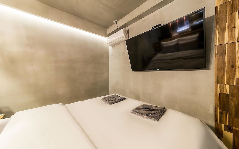 Jangan Hotel A366 Room (Royal Premium (View Netflix)) 12