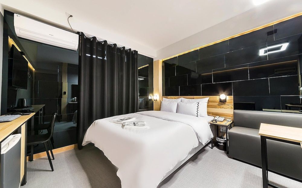 Jangan Hotel A366 Room (Premium (Netflix Available)) 8