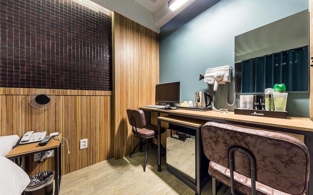 Jangan Hotel A366 Room (Deluxe (Netflix Available)) 14