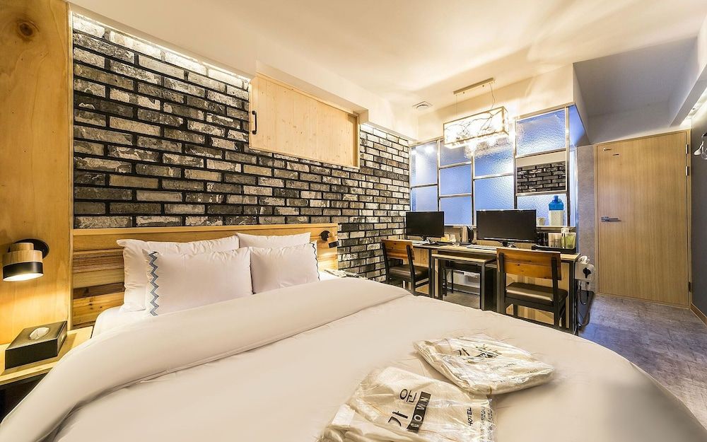 Jangan Hotel A366 Room (Royal Premium (View Netflix)) 16