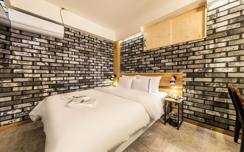 Jangan Hotel A366 Room (Royal Premium (View Netflix))