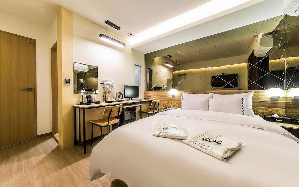 Jangan Hotel A366 Room (Deluxe (Netflix Available)) 11