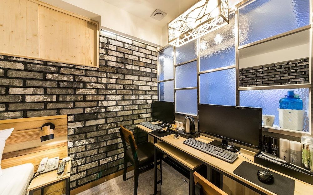 Jangan Hotel A366 Room (Royal Premium (View Netflix)) 3