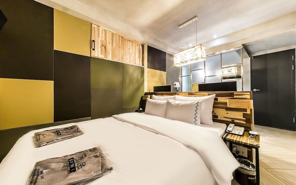 Jangan Hotel A366 Room (Royal Premium (View Netflix)) 18