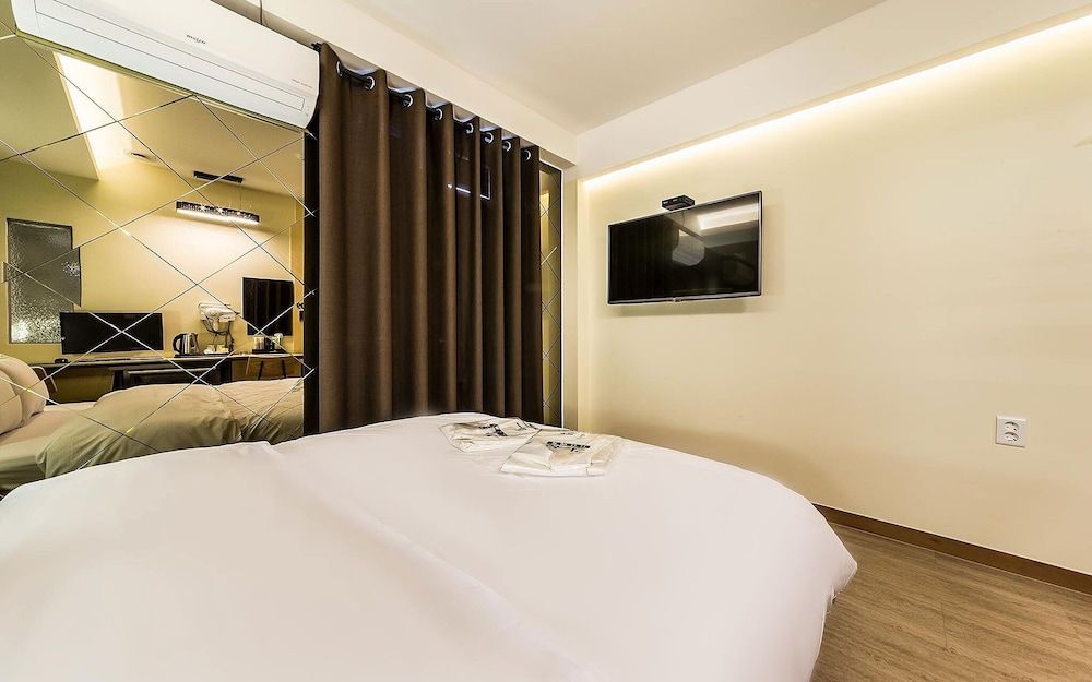 Jangan Hotel A366 Room (Deluxe (Netflix Available)) 10