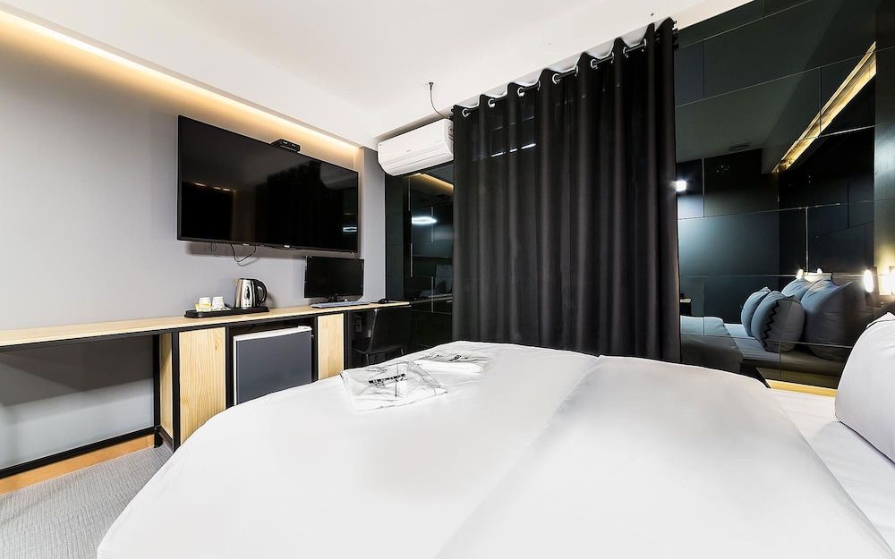 Jangan Hotel A366 Room (Premium (Netflix Available)) 9