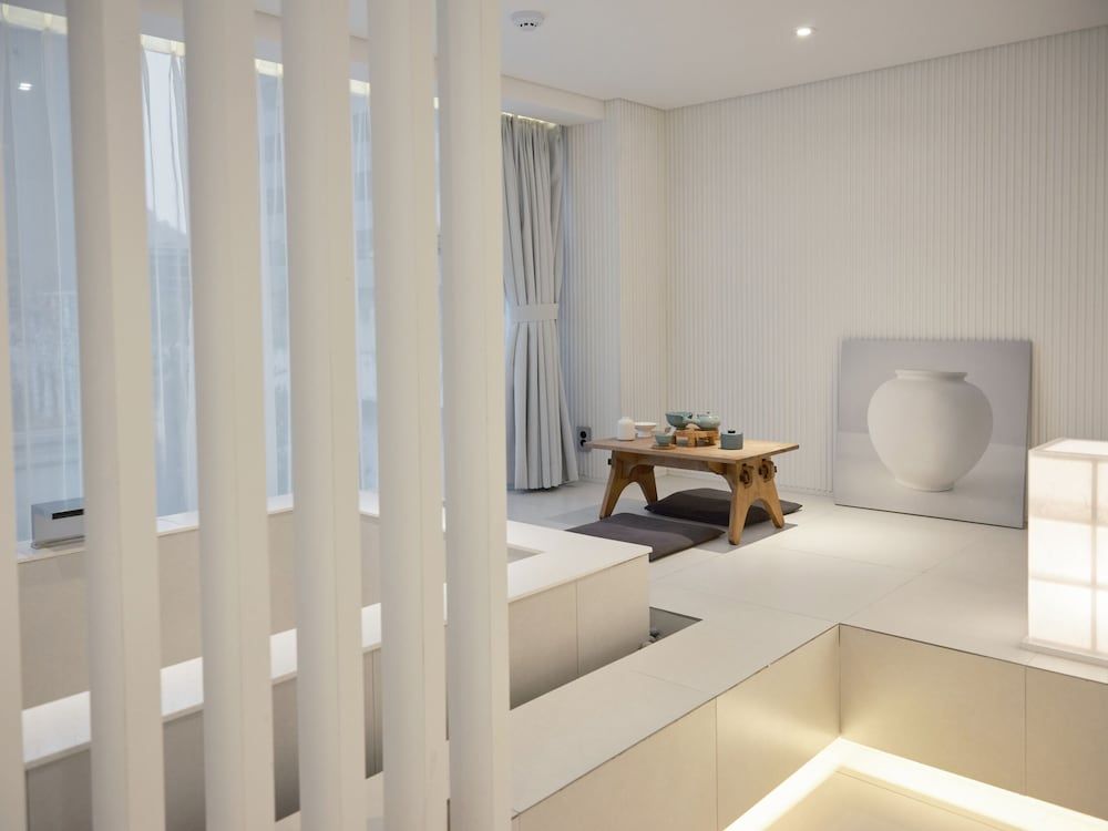 undefined UH Suite The Myeongdong 10