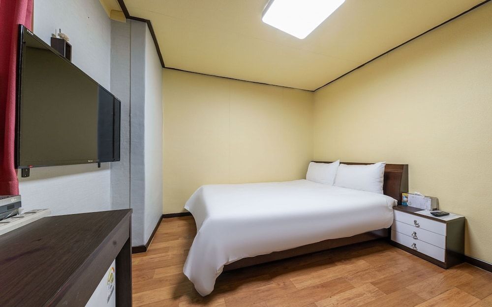 Jangchung Yangmi Motel Room (Double) 5