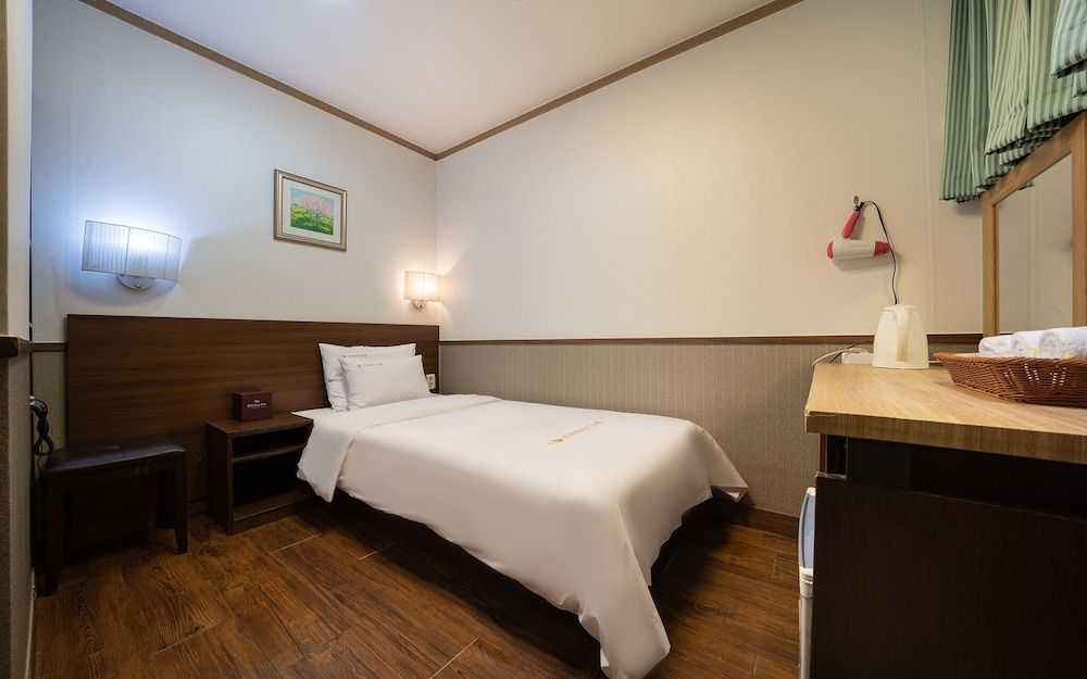 undefined Jongno City Days Inn Hotel 6