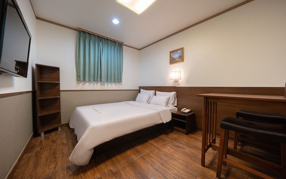 undefined Jongno City Days Inn Hotel 10