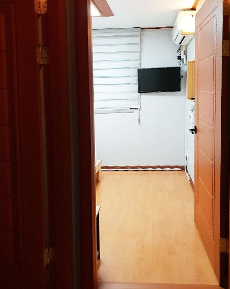 undefined Hongdae Hostel Young Stay 6