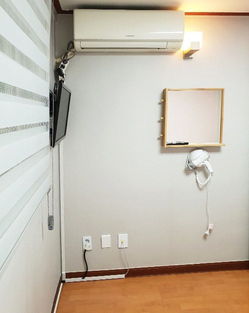 undefined Hongdae Hostel Young Stay 5