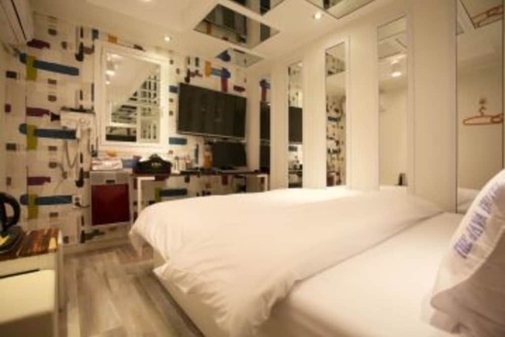 Jungnang The Zaba Room (Mirror Room OTT random allocation (Ne) 8